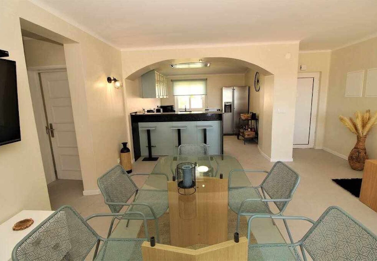 Apartamento em Albufeira - Apartamento T2 com Vista Mar e Piscina na Praia de São Rafael - Albufeira